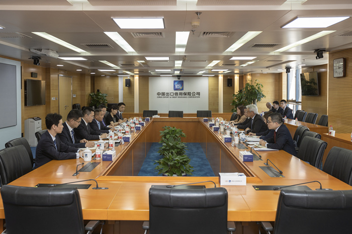 中國信?？偨?jīng)理盛和泰會見香港出口信用保險局總監(jiān)趙民忠